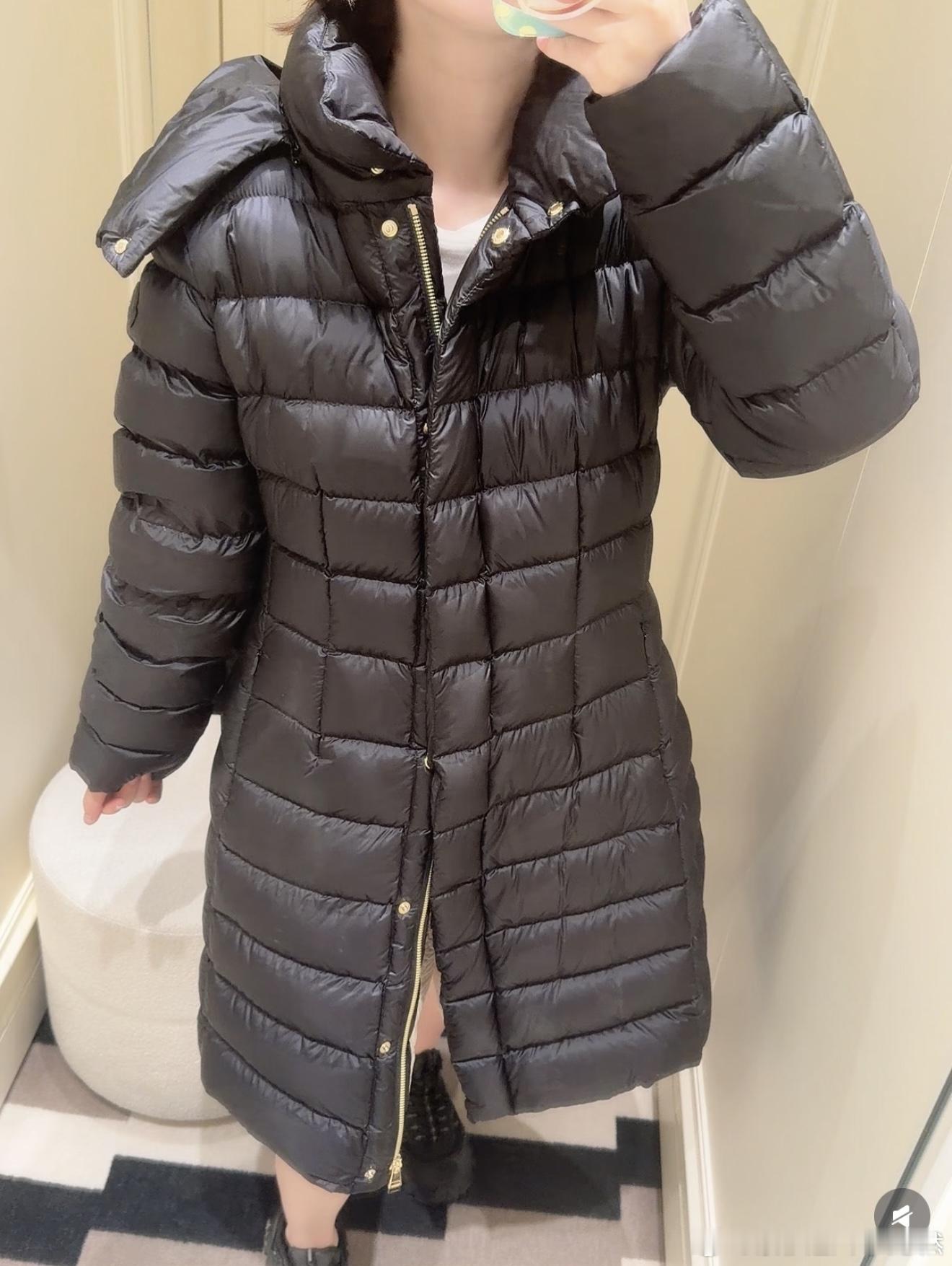 Mon**长款羽绒服 冬季衣橱的终极安全感 从头防风锁温能力拉满。整件是横向方形