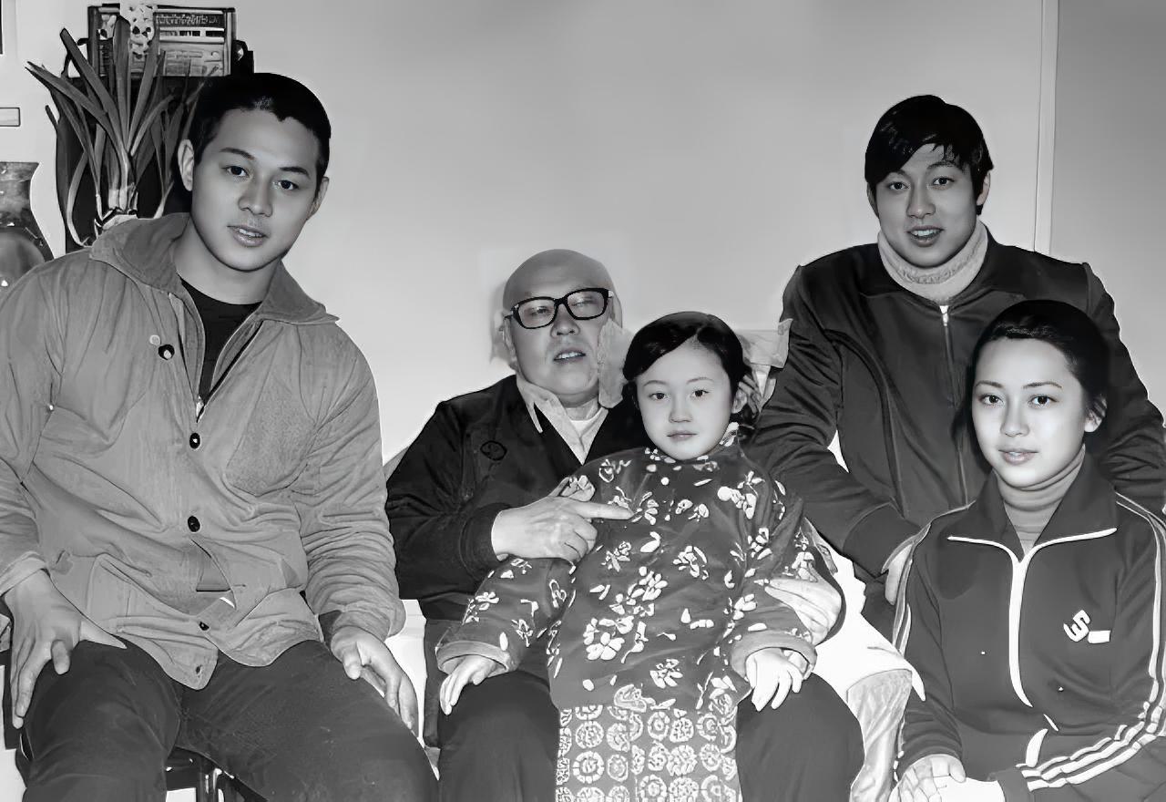 1928年，国画大师李苦禅，与师妹凌嵋琳成婚。不料，6年后，凌嵋琳竟在李苦禅不知