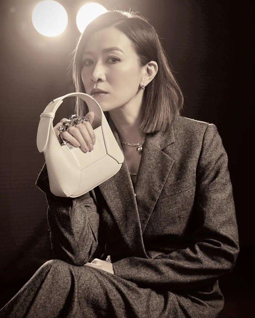 在佘诗曼的演艺生涯中，