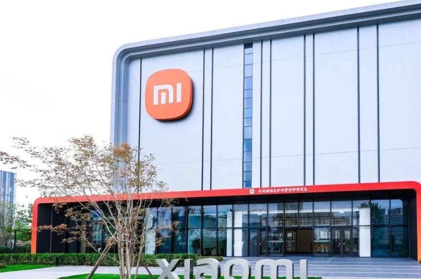 小米成为全球第三家自研发光材料厂商，让中国制造“发光”！
央视新闻在8月11日发