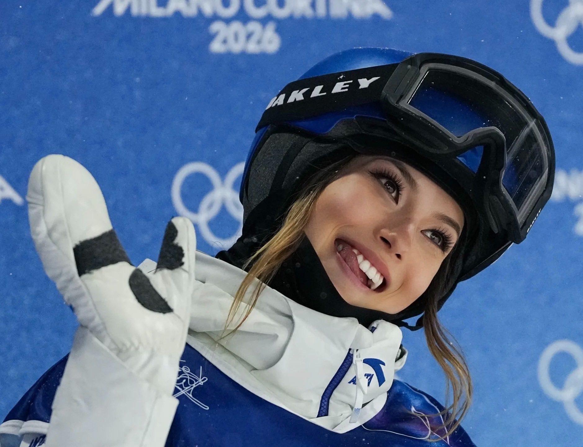 谷爱凌把LV项链借斯坦福室友去约会优秀的人永远能量满满，争分夺秒，而且也会带给身