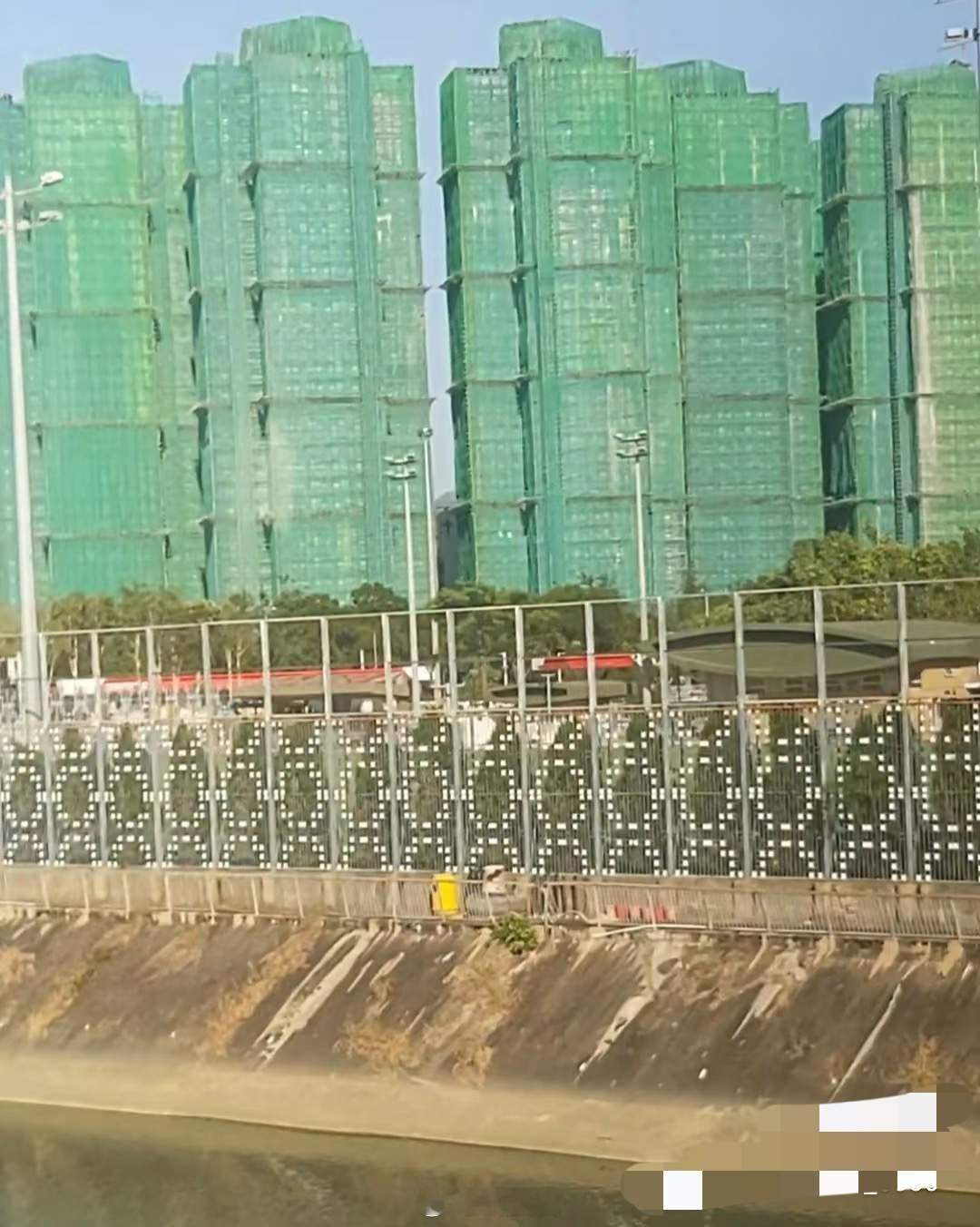 我问我建筑学的朋友，为什么香港这次的火灾烧的那么厉害？没想到我朋友说，香港火灾说