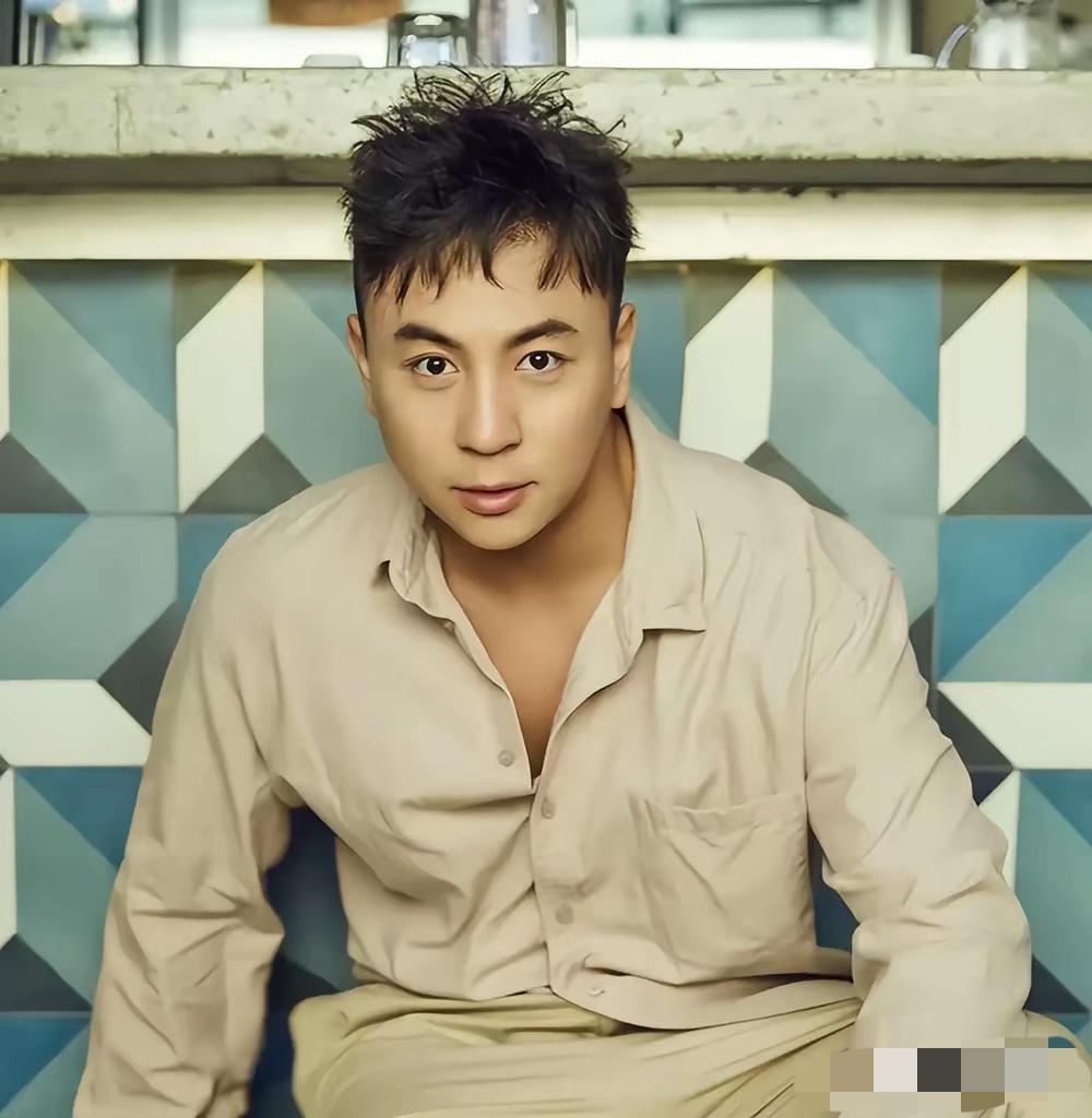 别再说释小龙无戏可拍了，人家只是根本不想靠拍戏谋生！

        作为少林