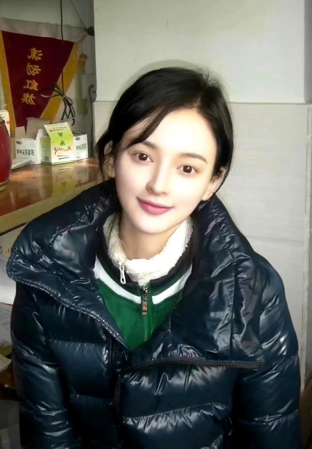 美如AI却被质疑？聋哑女生宸玥回应走红：瑕疵让我更完整！有人说她美得像AI，她却