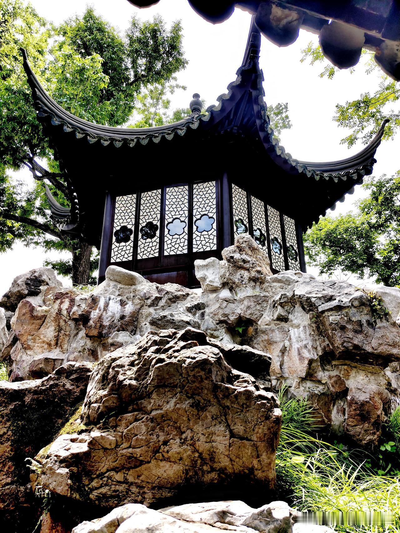 说起苏州,有什么好玩的地方呢?拙政园、流园、寒山寺！观前街也好玩吧！时间关系，这