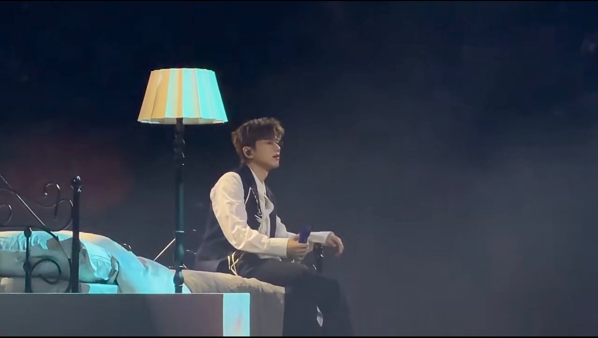 张杰终于听上了自己的演唱会 谁能想到现场稳到这种程度，连本人都分不清是 CD 还