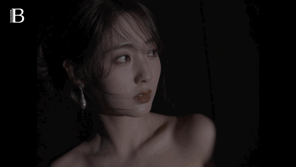 #邢菲光影感胶片封面# 漂亮的人穿什么都好看，太美了！[打call][打call