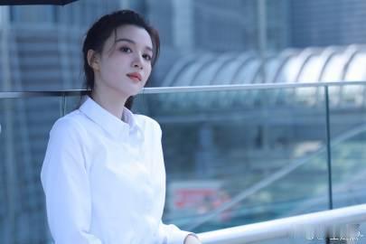 钱菲等了王楚然三年在生活的舞台上，爱情常常以各种形式上演，而钱菲等了王楚然三年，