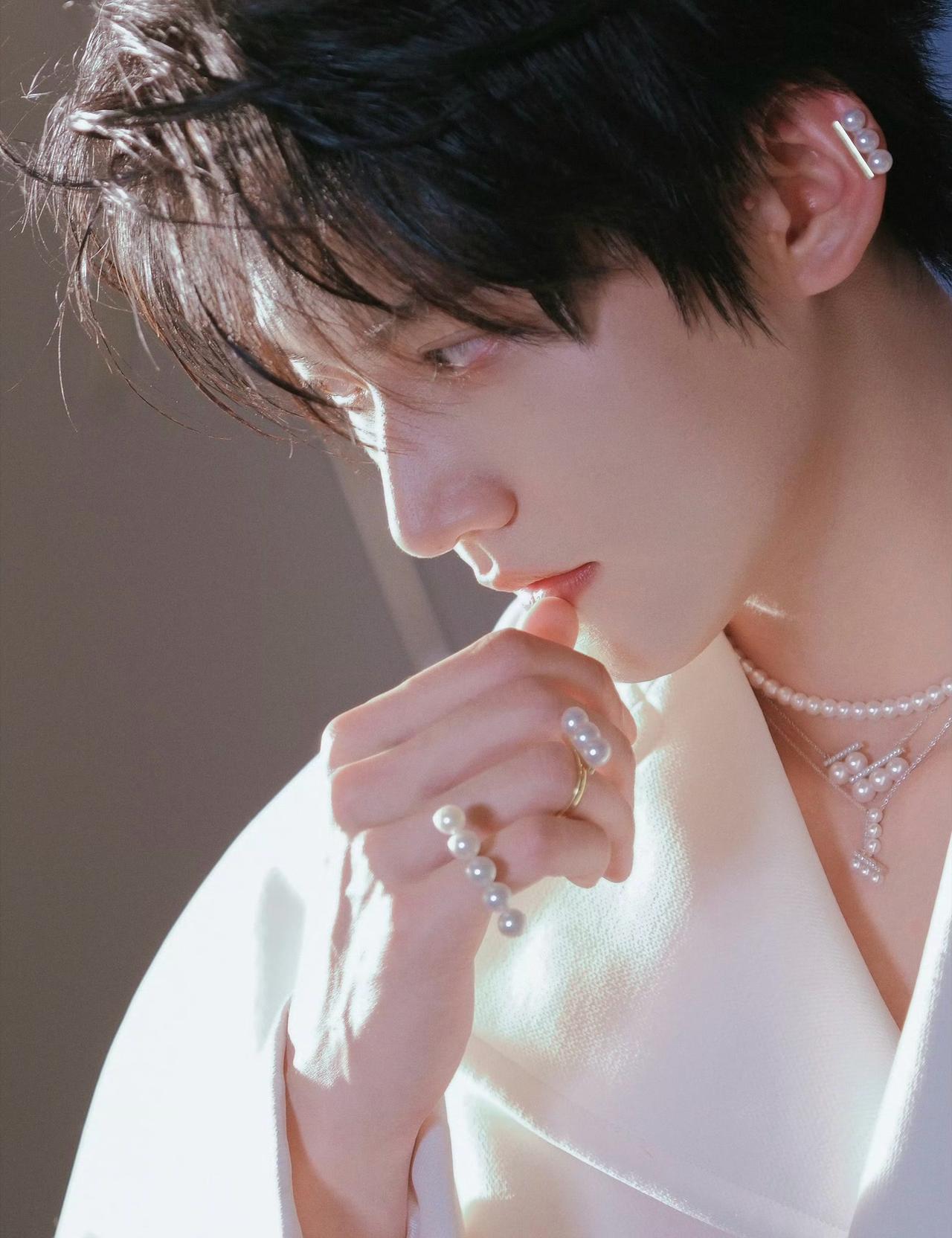 少爷就应该满身珠宝[舔屏]

周柯宇尼龙四月刊双封 ​​​