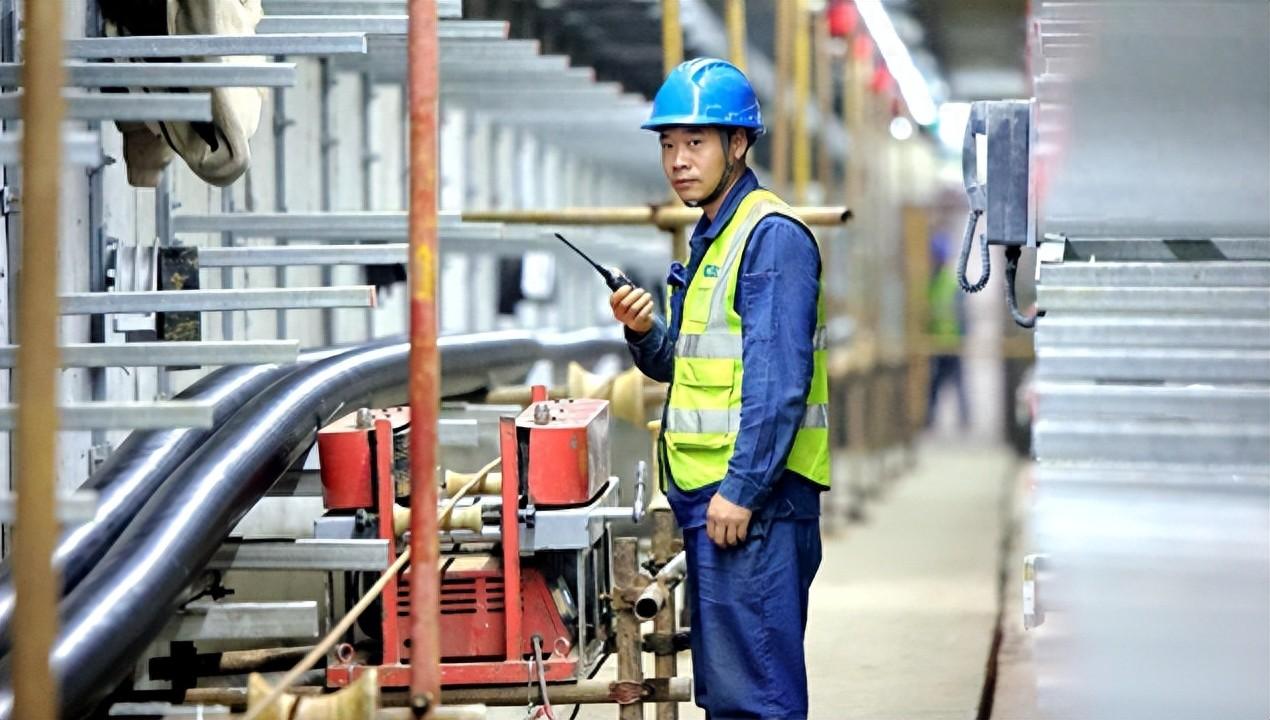 中国砸重金，宁愿花数万亿改造地下管网，也要放弃更便宜的电线杆。
 
十五五期间，