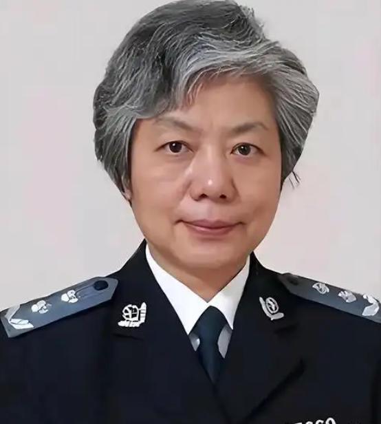 “不能判刑，那就高额罚款！”中国人民公安大学李玫瑾教授建议，凡是扶了老人被要求天