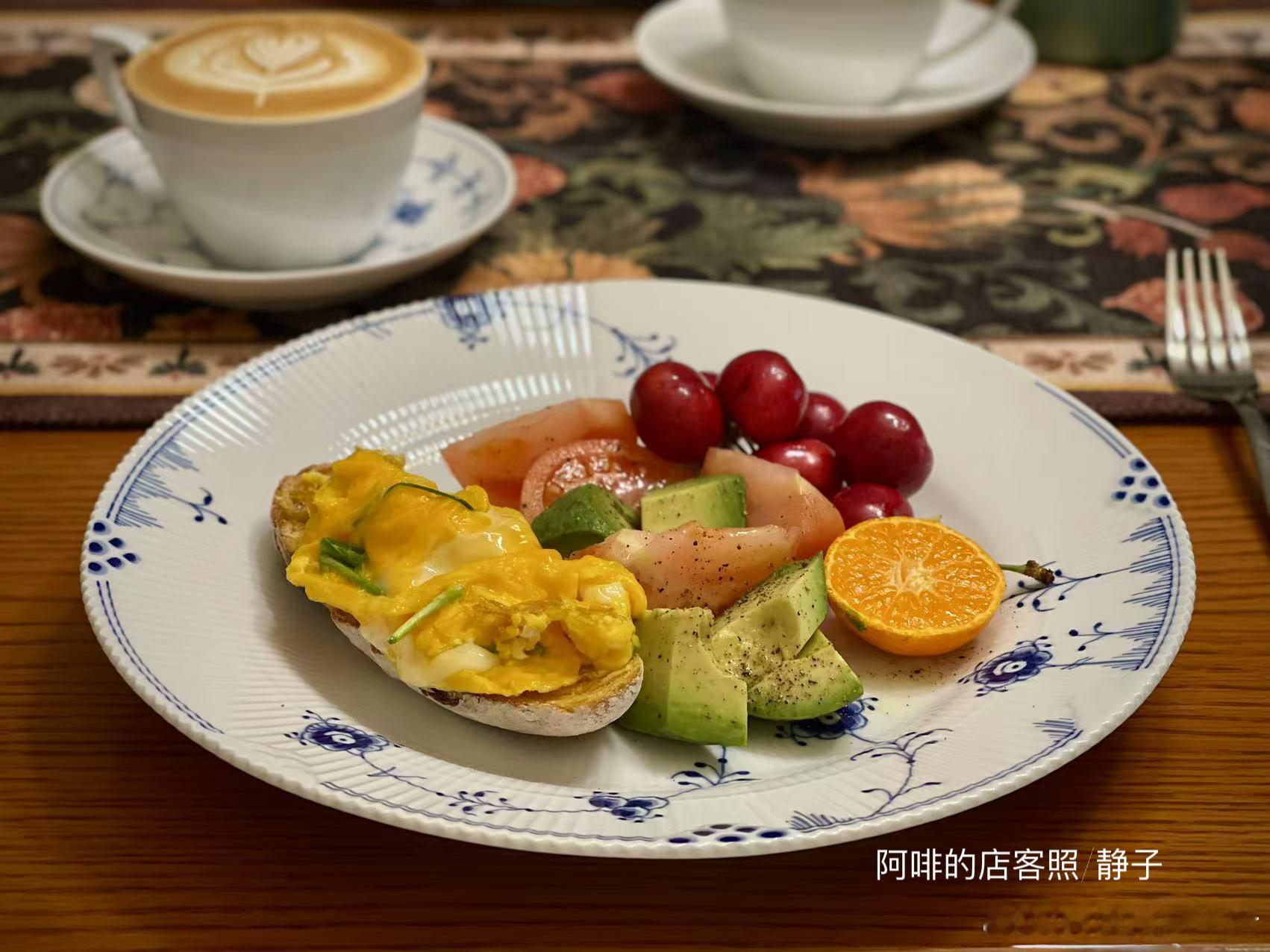 入冬后，人也总是浑浑噩噩提不起精神。这种天气续命全靠喝咖啡。 