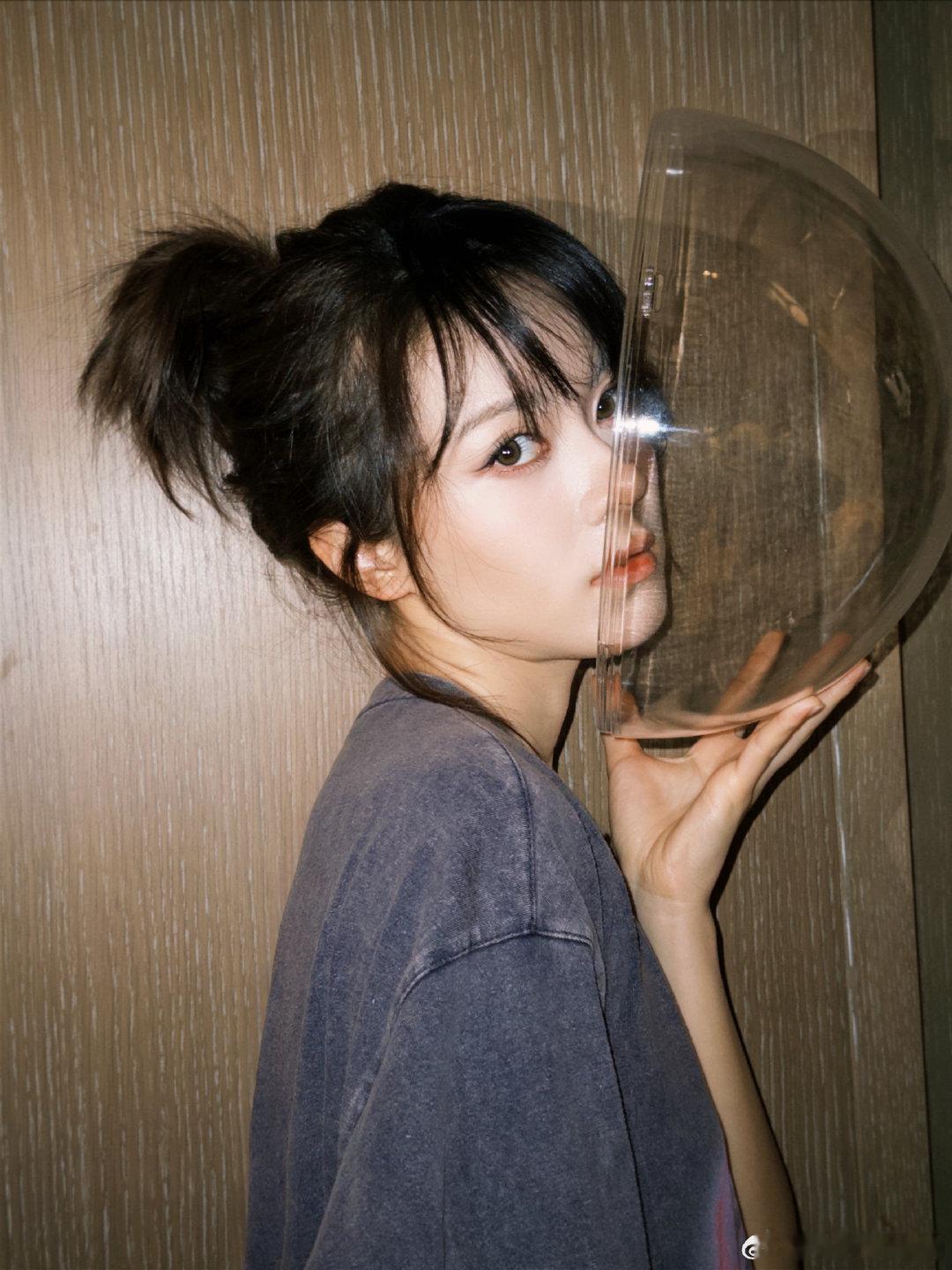 赵今麦日常更新 这组照片好美好灵动！好像一只小野猫🐱 