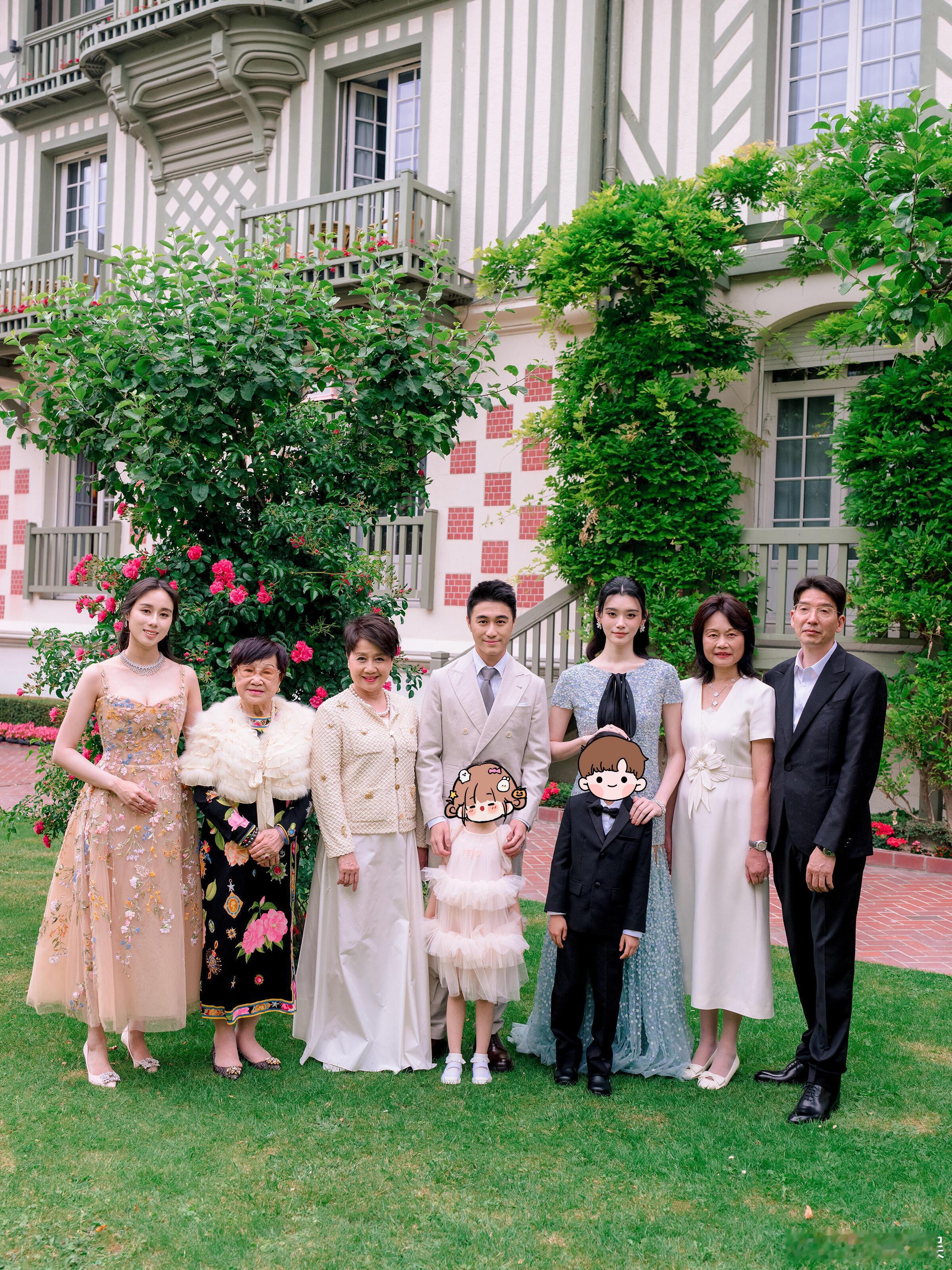 何超欣与何猷君奚梦瑶婚礼合照何超欣庆祝何猷君奚梦瑶婚礼 何超欣与何猷君奚梦瑶婚礼