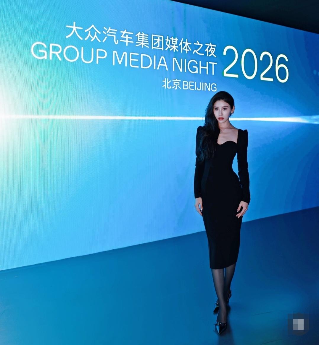 不管你信不信，反正我信了！
上周开全新揽巡带全家去郊外露营，彻底被它的“实用bu