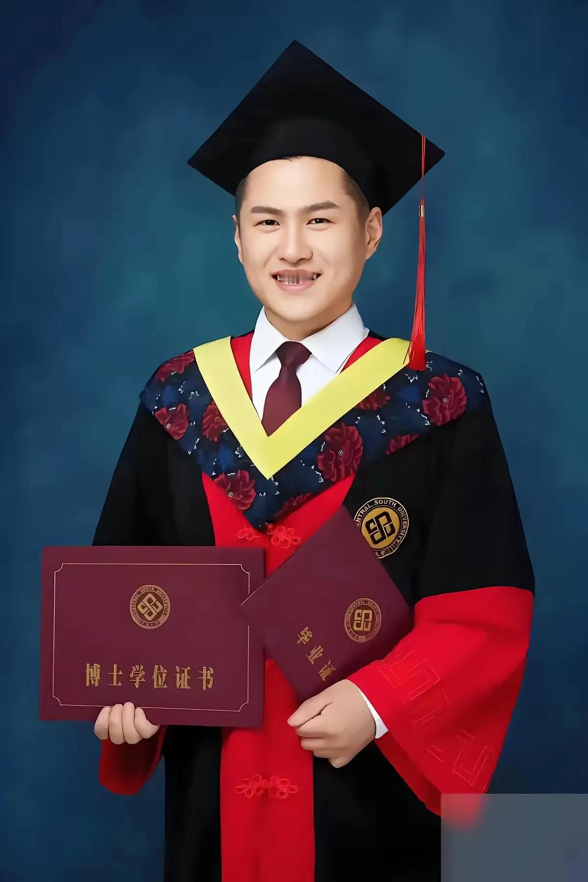 浙江icon真实事件：单亲妈妈卖房倾尽所有供出博士后，35岁儿子据称已经工作成家