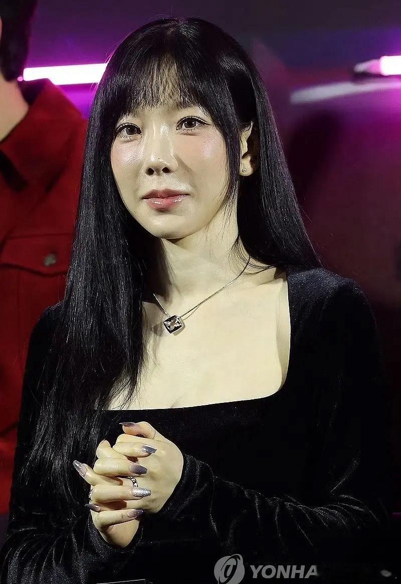少女时代 金泰妍近照，这是咋了嘛 