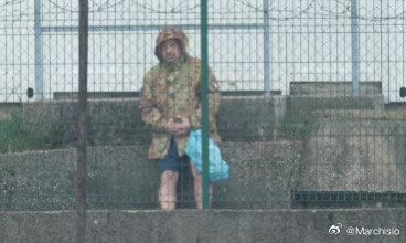 波黑国家队在训练中发现“间谍”！意大利国家队派了一名男子潜入波黑国家队的训练基地