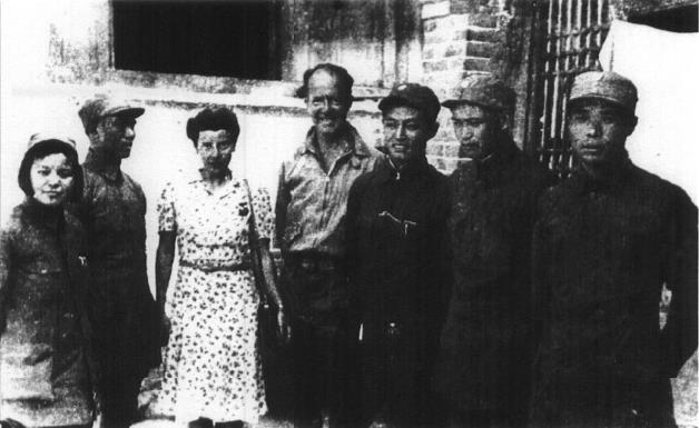 1942年6月，在华北抗日根据地军民展开反日军“蚕食”的斗争中，同美国花旗银行副