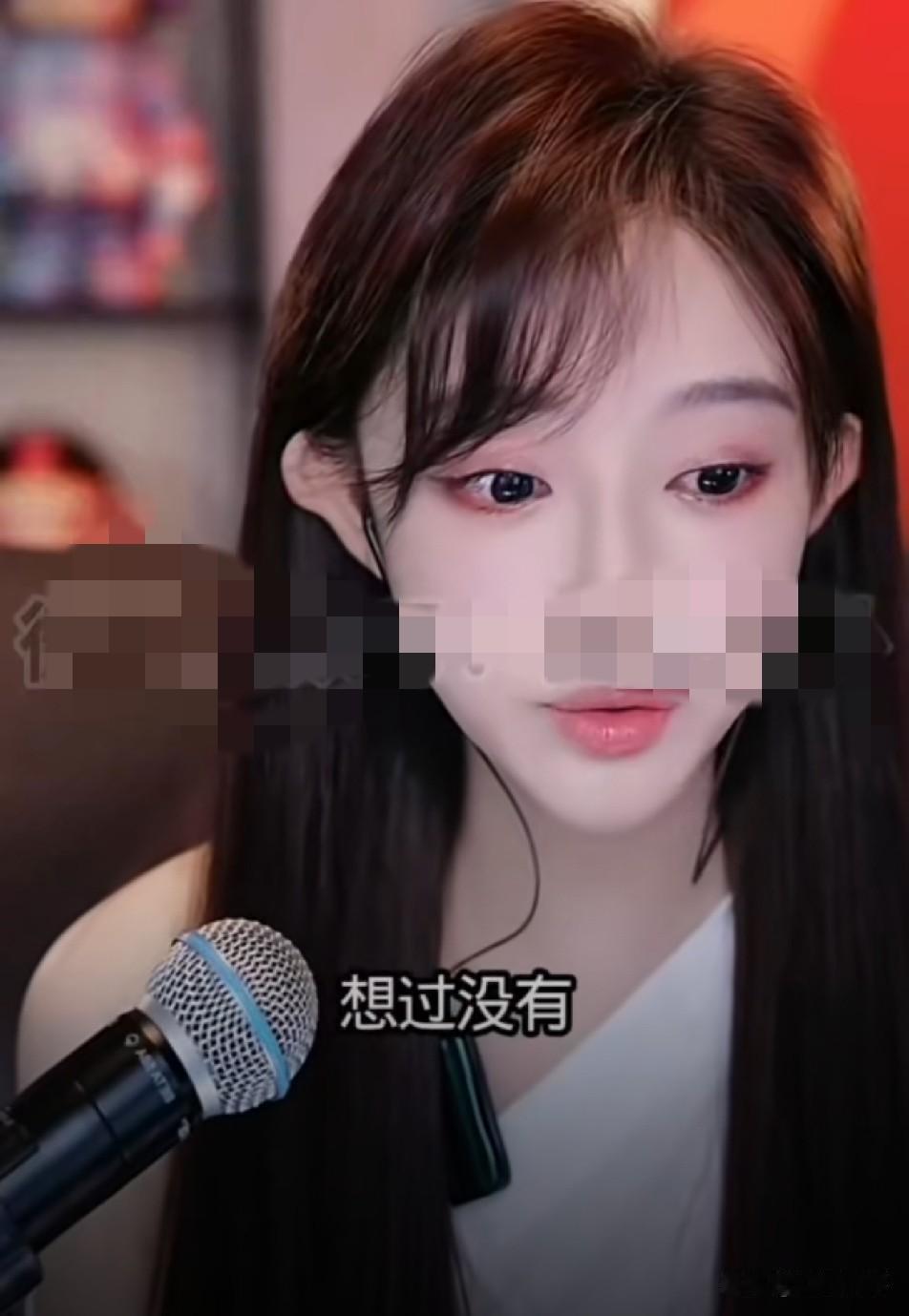 娜美因C罗首战失利而共情大哭，联想自身经历感慨万千。

            