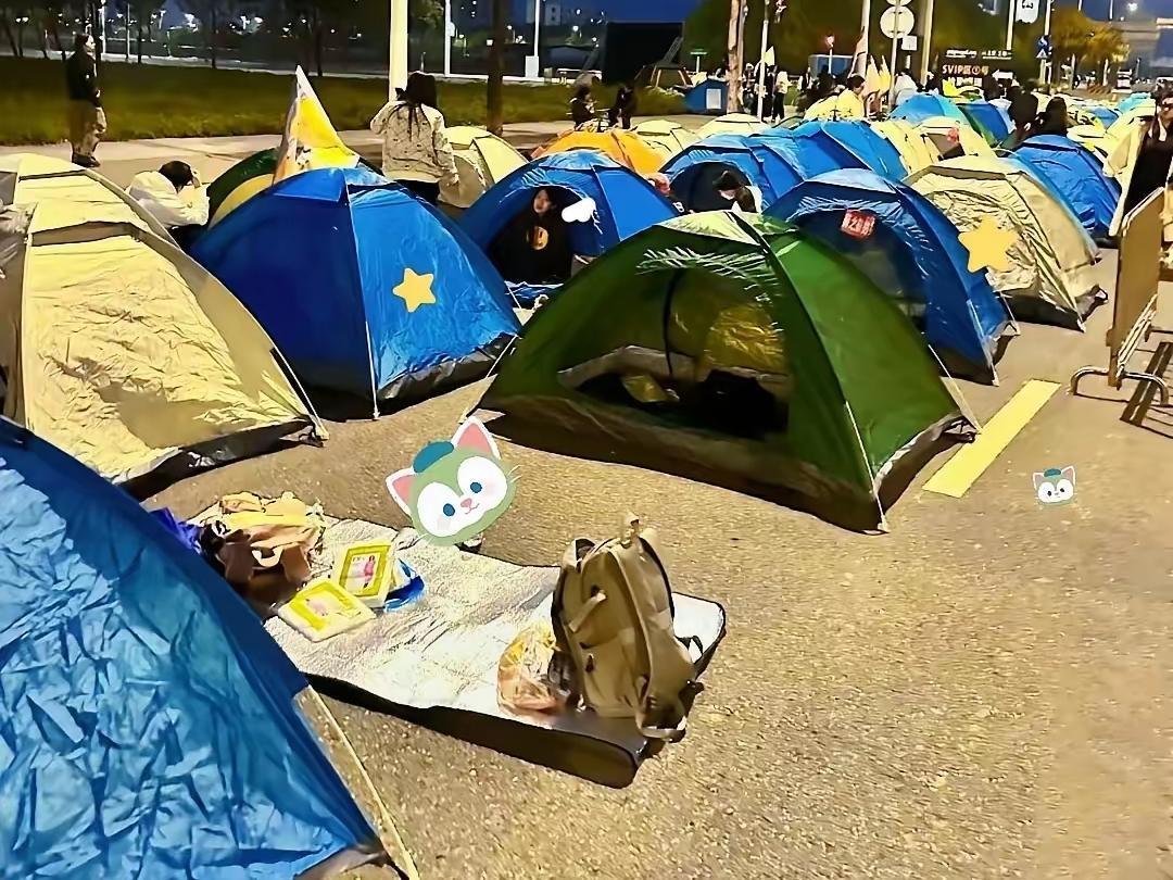 武汉大街旅游帐篷不能只看帐篷热闹，这是商家野蛮欲望刺伤游客的痛！

问一句，物价