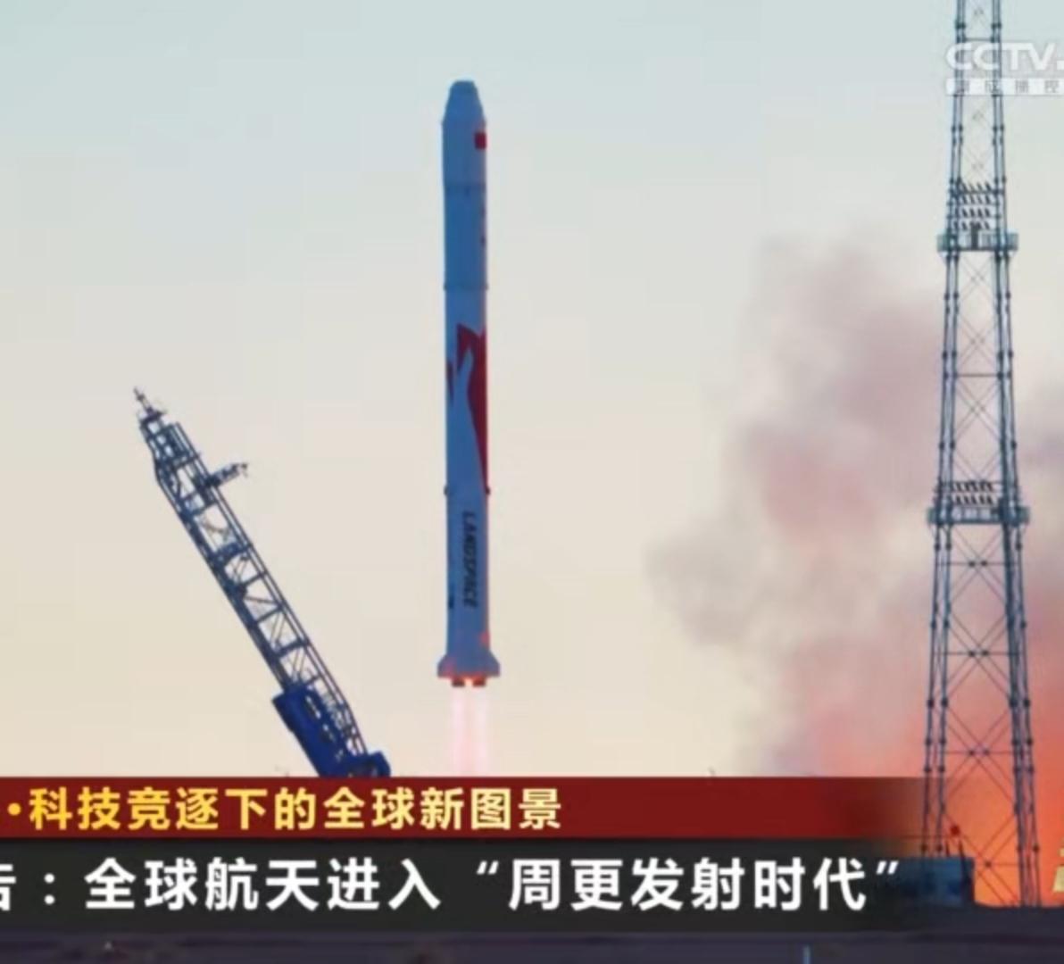 烈焰升腾间，火箭拔地而起直冲云霄，尾焰划破天际的轨迹，是全球航天竞逐的鲜活注脚。