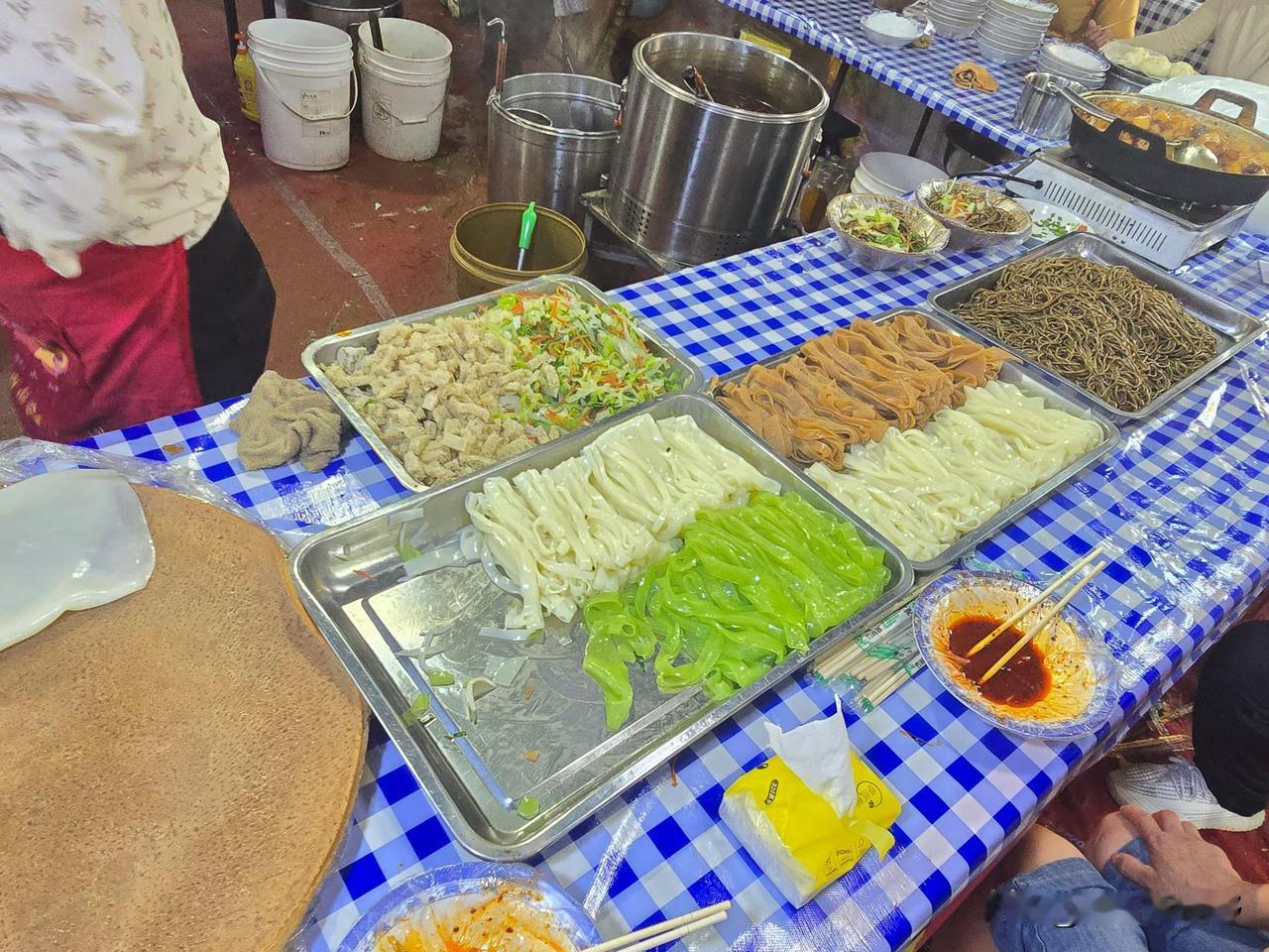 凤翔街边小吃摊，各种凉皮真丰富家乡风味凉皮 实拍小吃摊 家乡味凉皮 凉皮海报 小