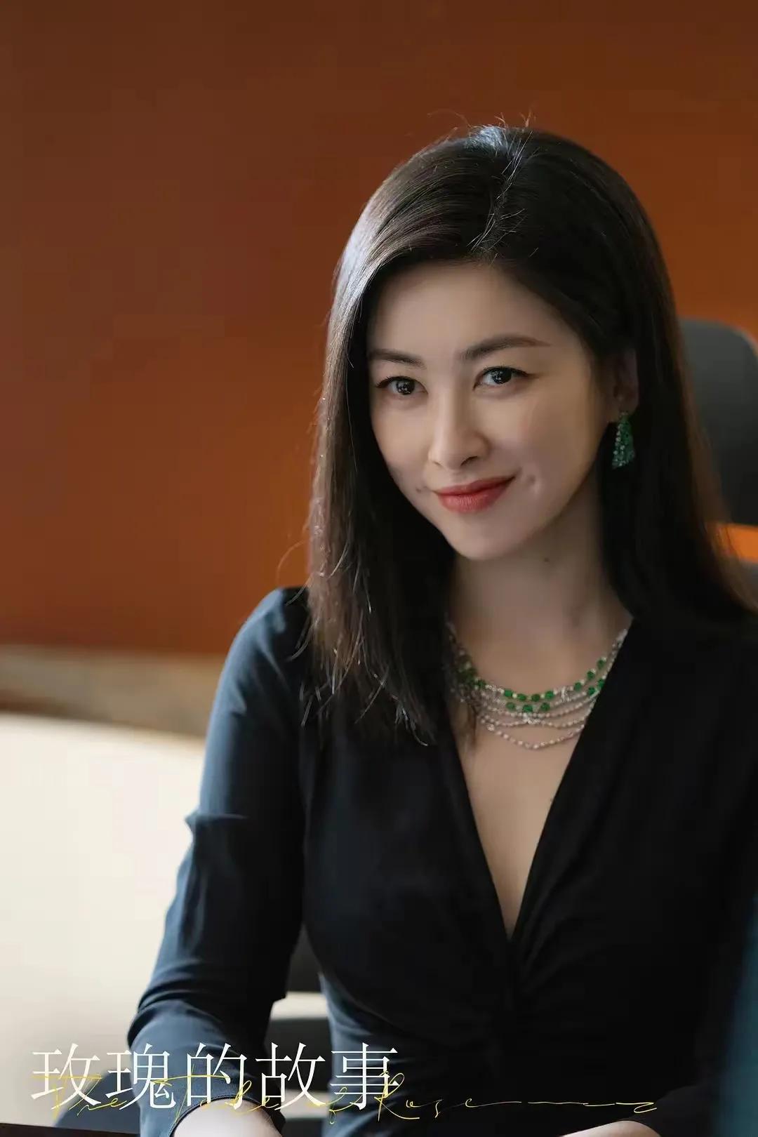 今日份《玫瑰的故事》被朱珠饰演的姜总打动了。

在病房里，她对黄亦玫说：“我很爱