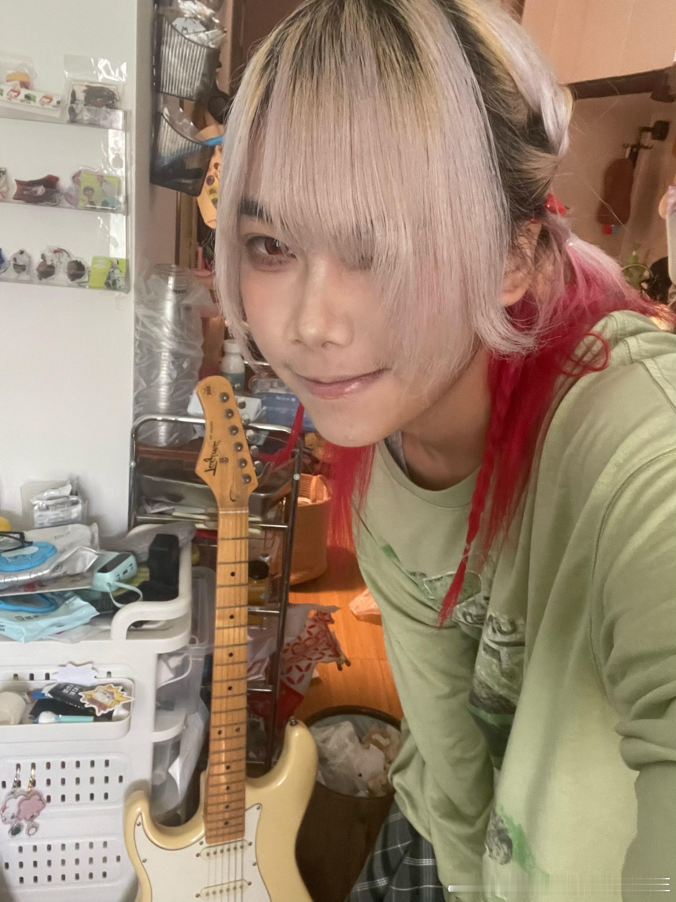 马上要烧烤了 大家记得带好孜然 辣椒粉 竹签 小甜水 烧烤加油 图文无关 顺带我
