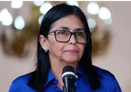 美国对委内瑞拉做的事情，确实过分了，你可以掠夺其石油、黄金，但你总得给民众一条活