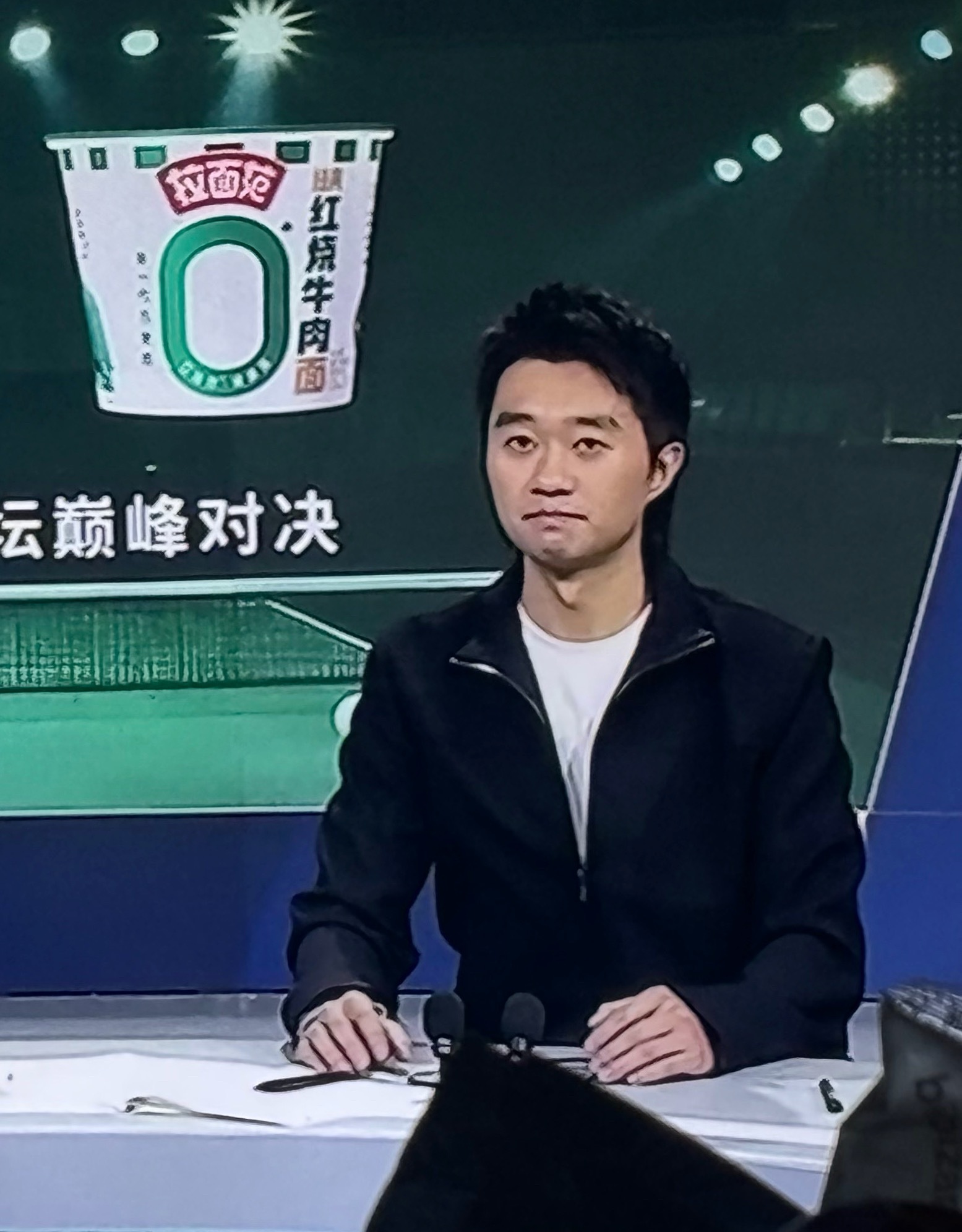 豪严肃 豪帅气（眉毛没化好） 