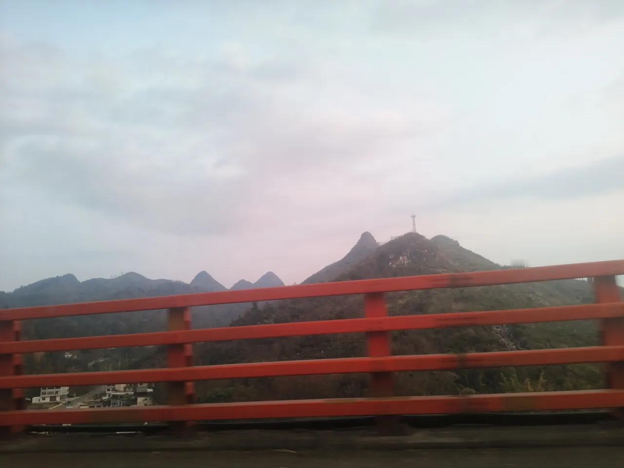 藏南是中国领土，印度在这儿搞人口置换，就是明着抢地盘。这事看着是搬人，实际全是坑