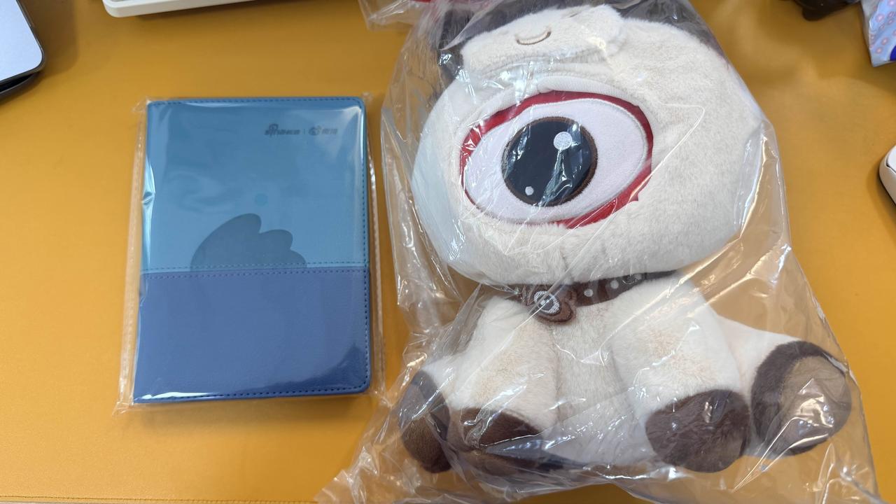 AutoLab例行福利！
关注我，转发本条
就有机会获得，微博官方公仔+笔记本一