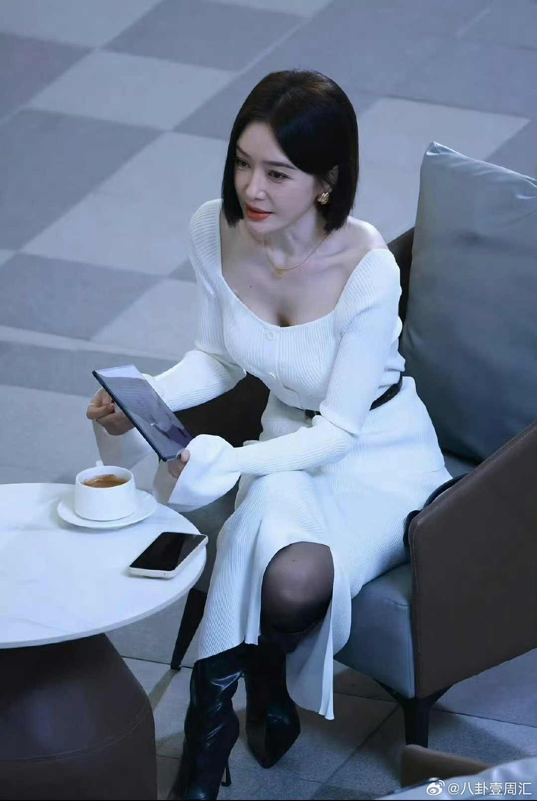 秦岚嗓子哑了三年 建议秦岚嗓子申请非遗，这独特音色太难忘 