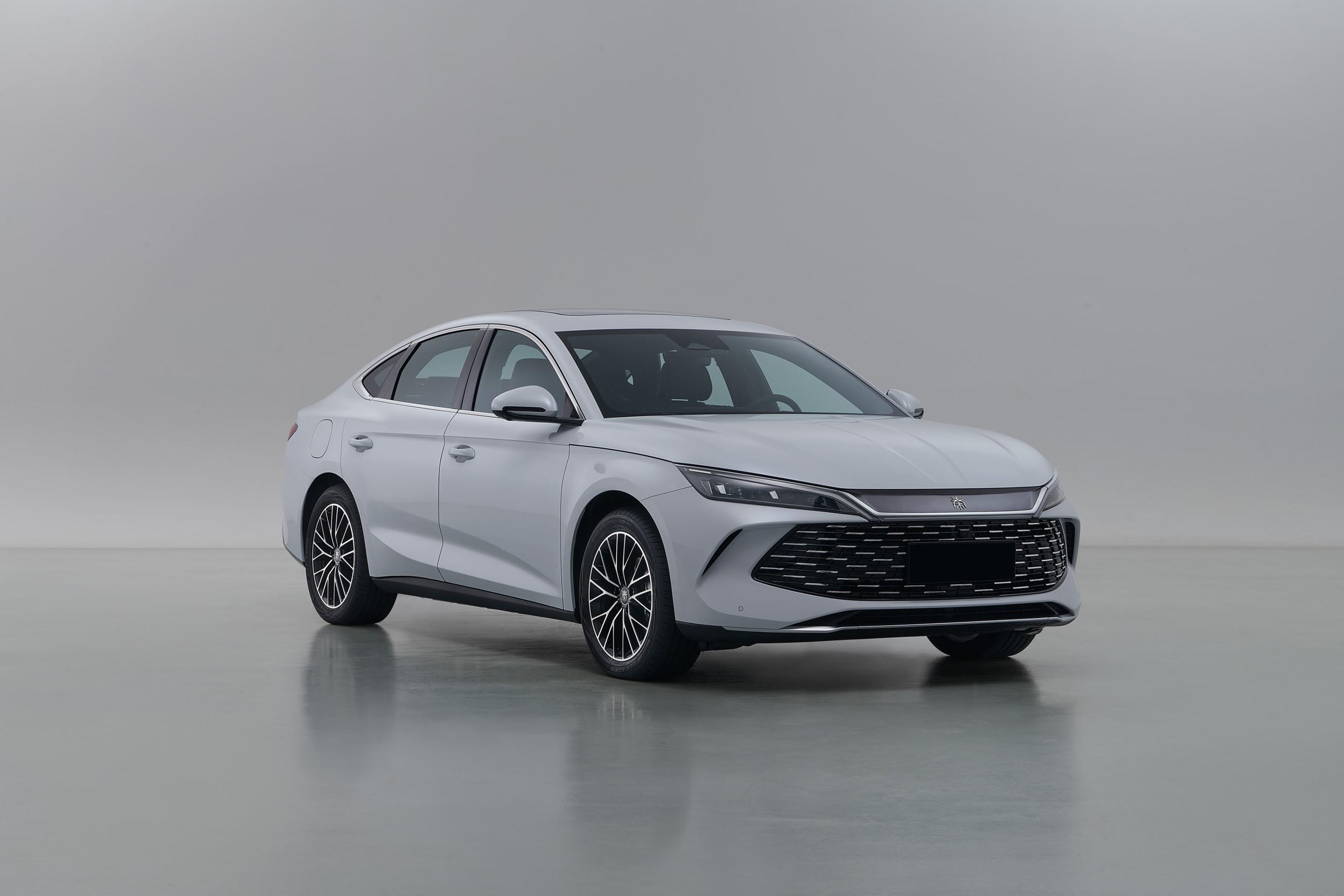 比亚迪申报两款新车——秦L和海豹06[中国赞]都采用DM-i混动，车长和高度相同