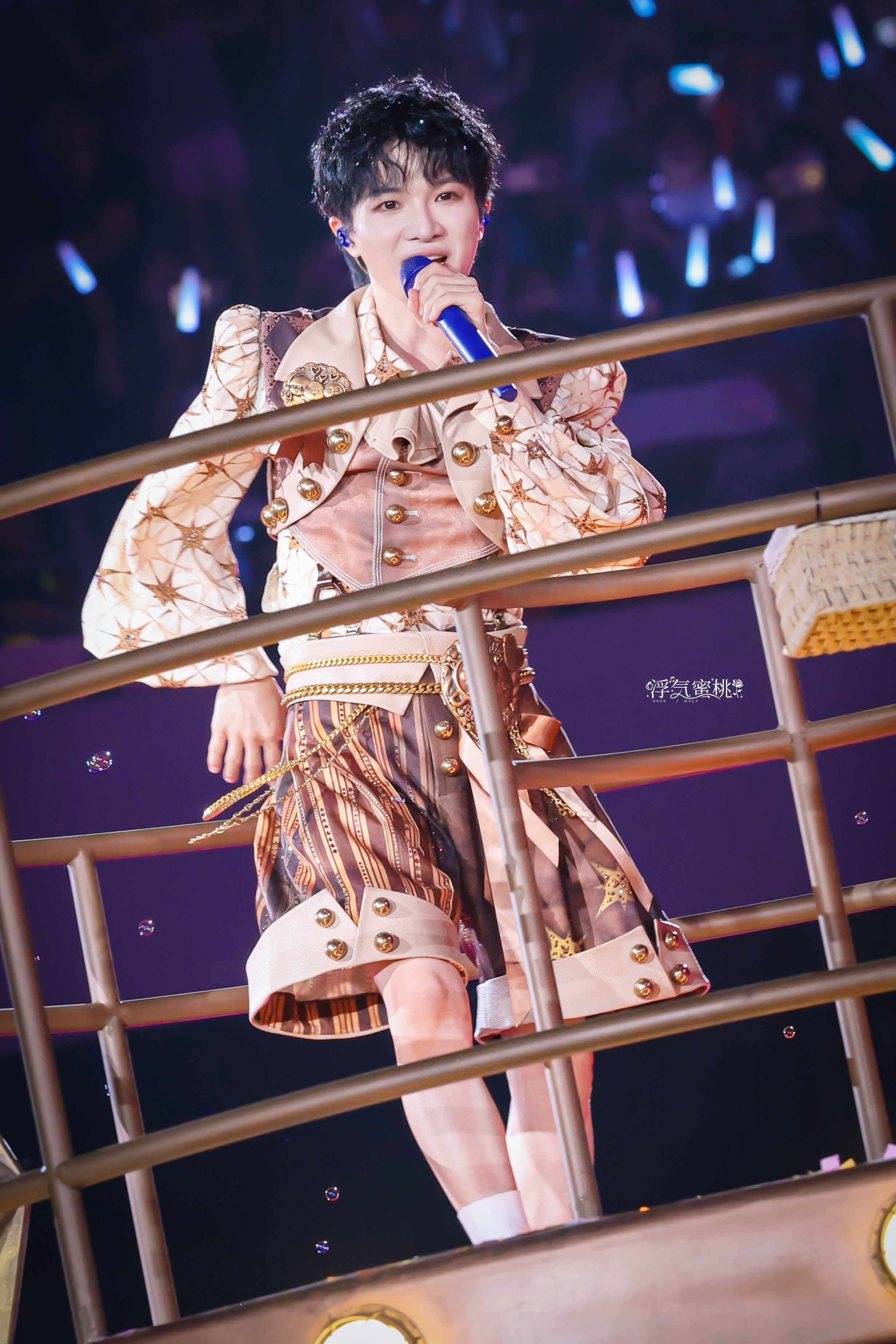 周深  距离花车最近的一次📷 20260627 「深深的」 郑州站 DAY1周