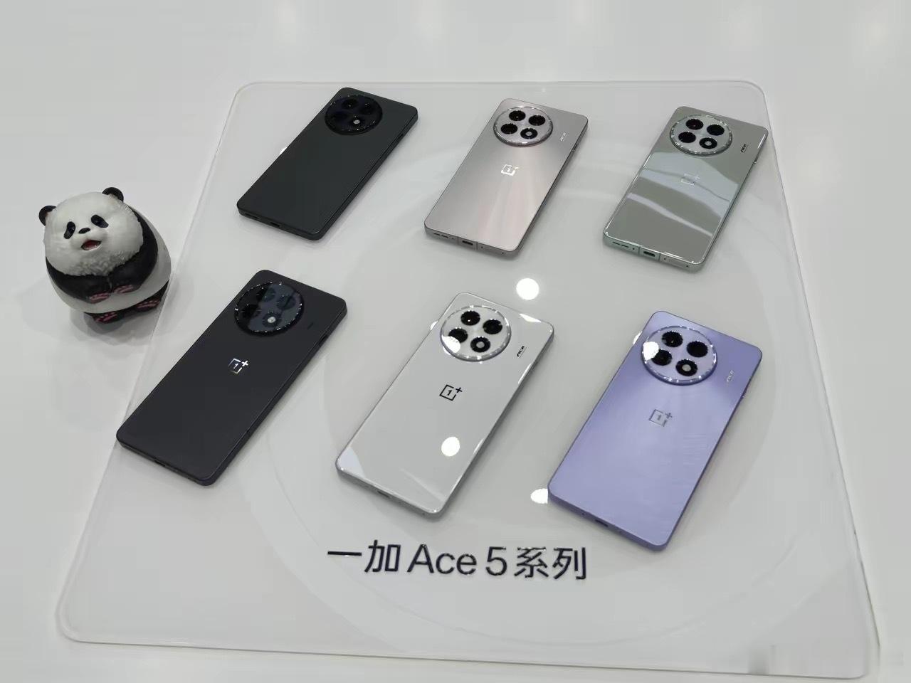 今天在线下摸了一加Ace 5 pro的机子，摸着的质感还不错，只不过影像也就那样