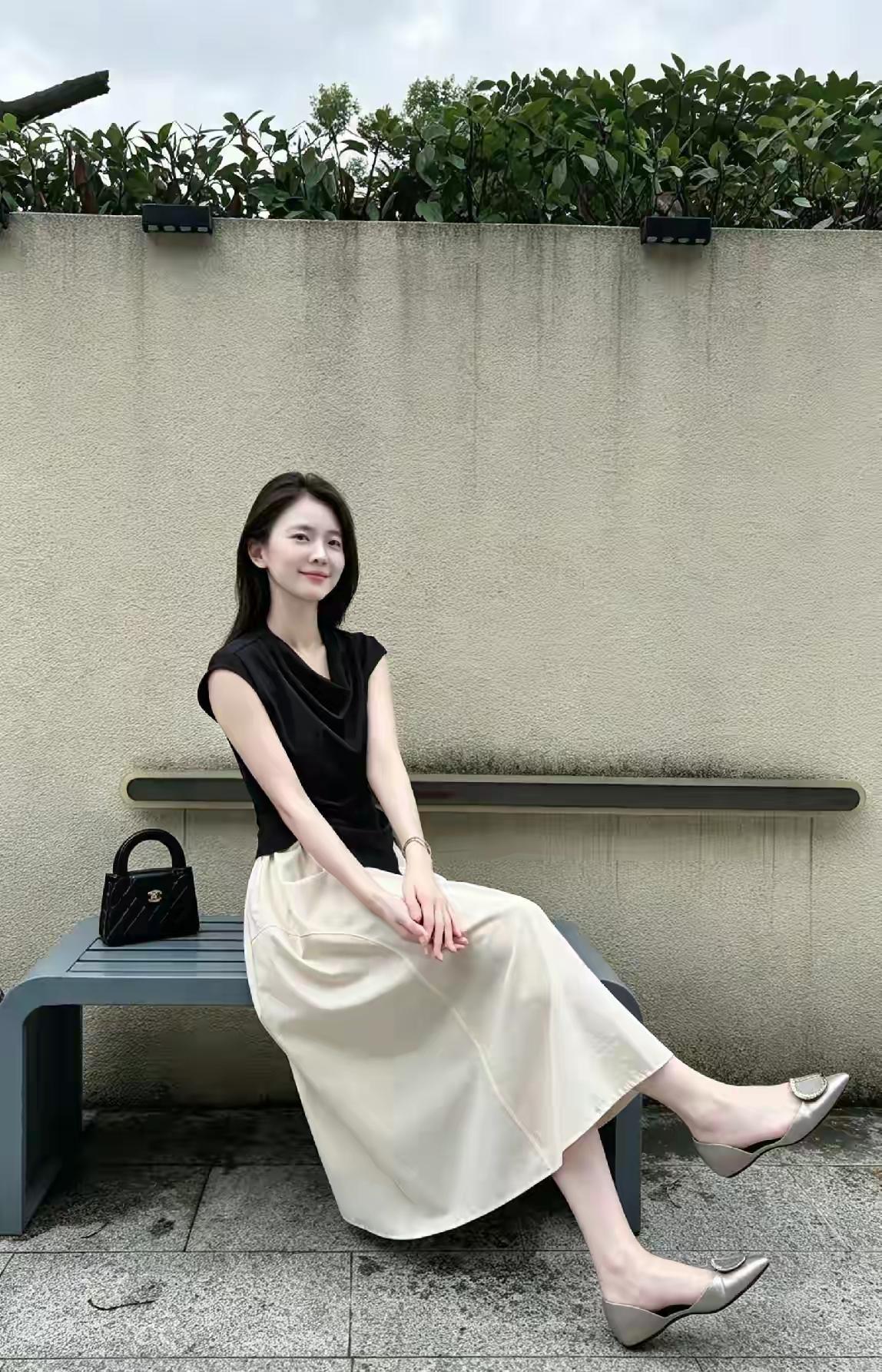 这么漂亮知性的美女
没个 500 万财富
是娶不到的
一定要努力赚钱