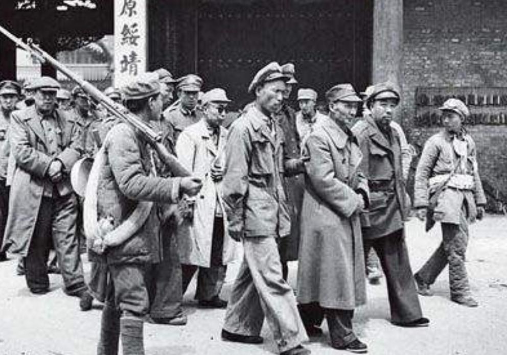 1949年4月24日清晨，解放军攻入太原内城，王靖国调来十几辆坦克，准备做最后一