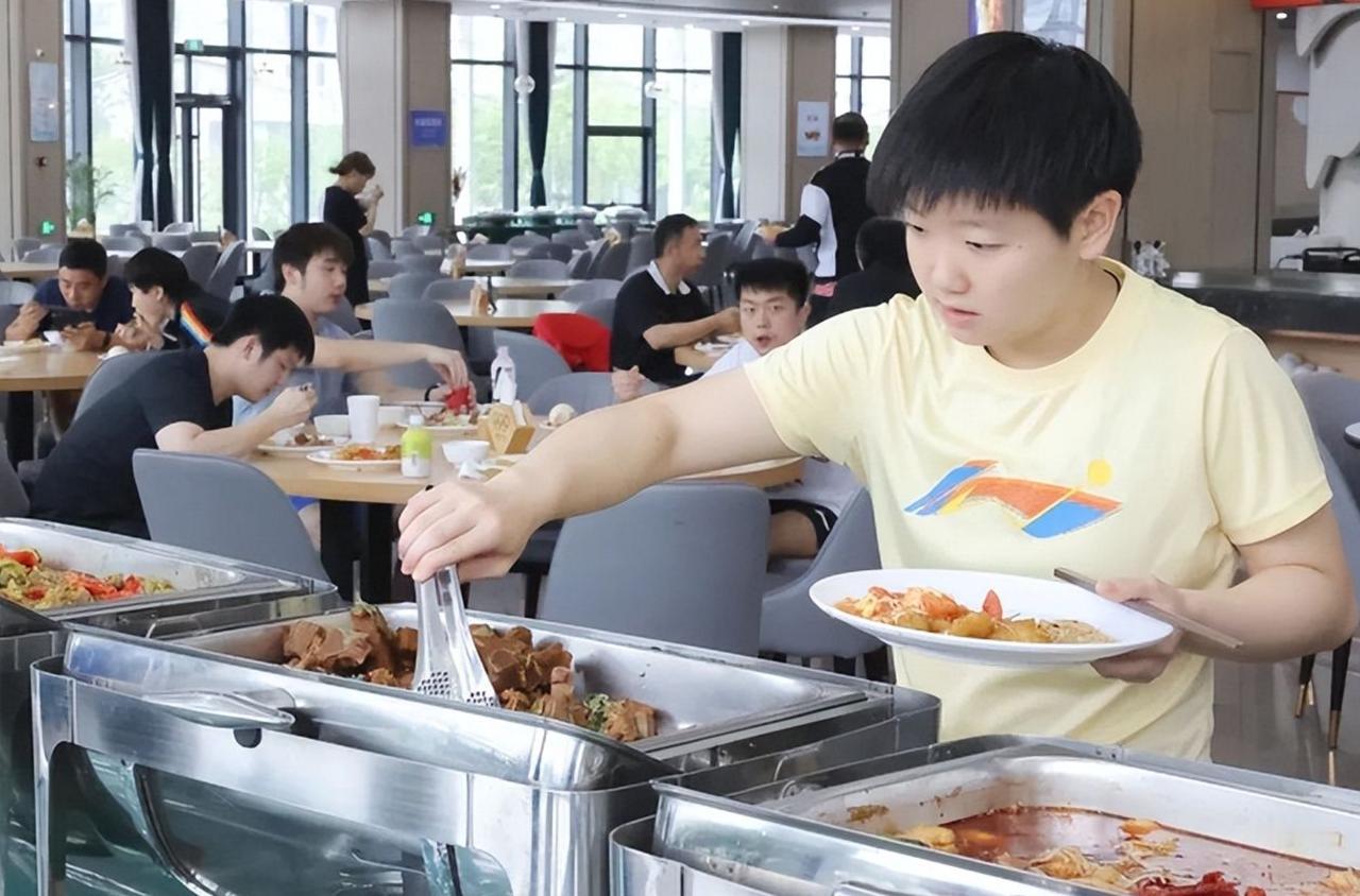 为什么别人防兴奋剂 ，像防命一样，孙颖莎却可以想吃就吃，要知道，食源性兴奋剂防不