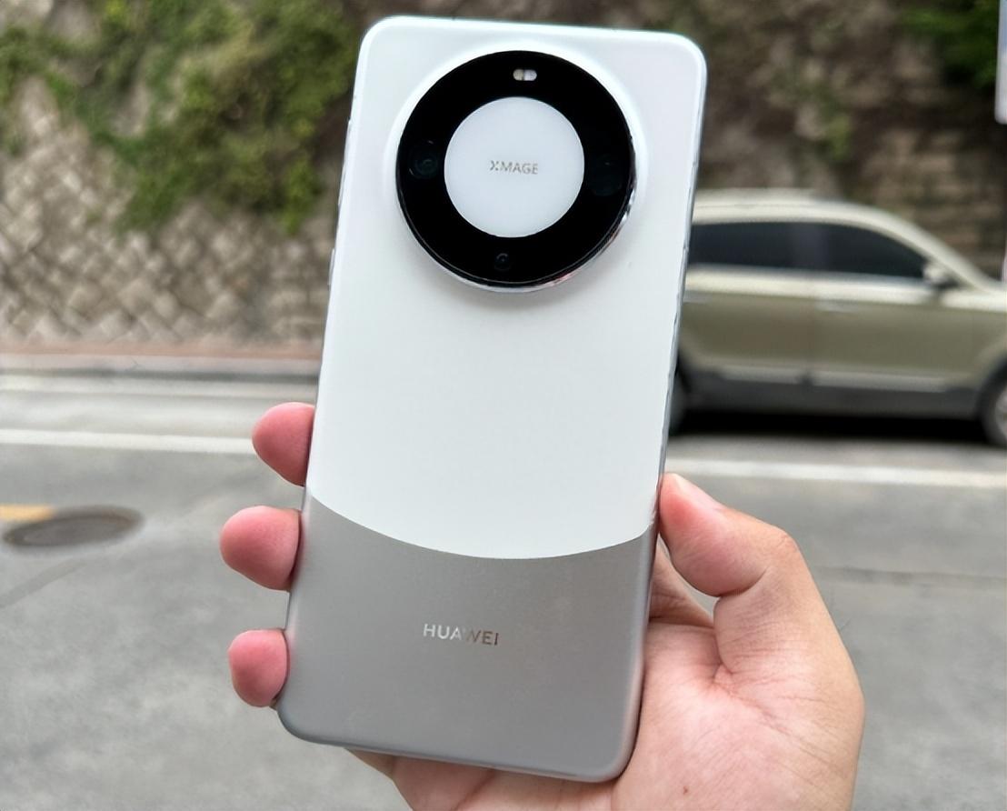 什么样的人会买华为Mate60 Pro？可能是一些不懂什么手机的30、40岁的中