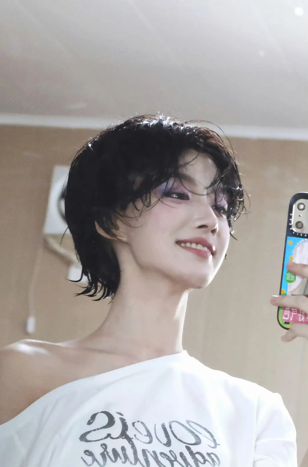 卢昱晓短发还是长发好 