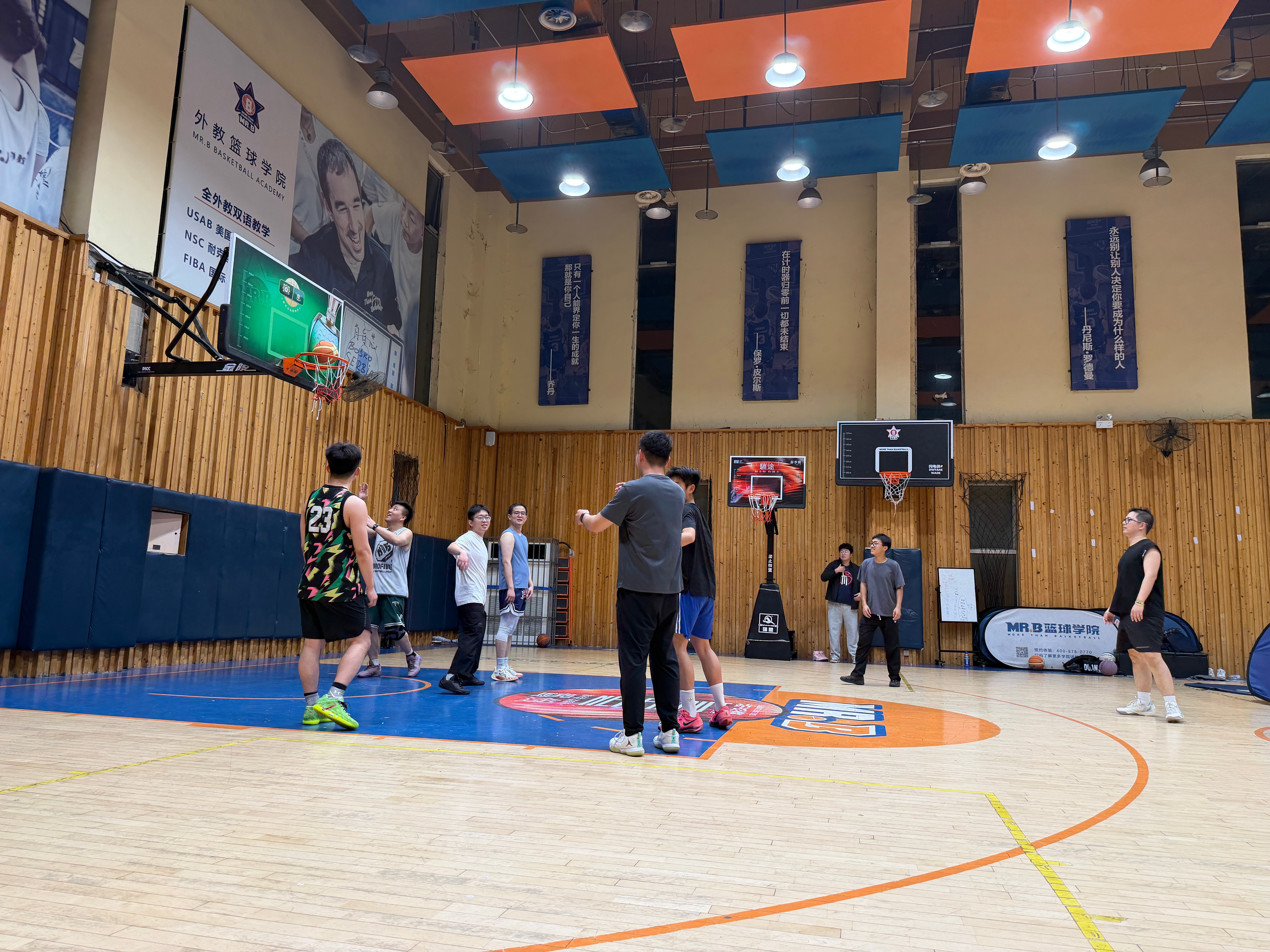 打球5分钟，争执10分钟，今晚汗都没出。 