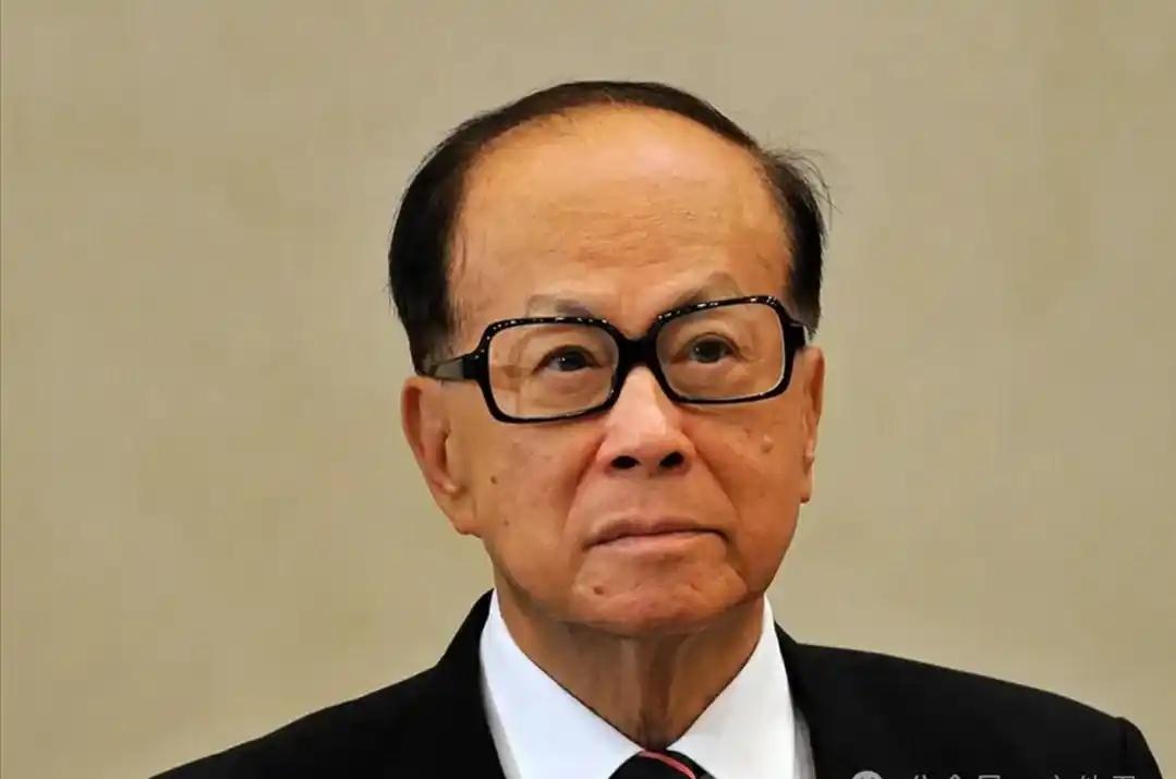 巴拿马最近突然宣布，香港和记黄埔运营的两个港口合同“违宪”，直接换上了马士基的公