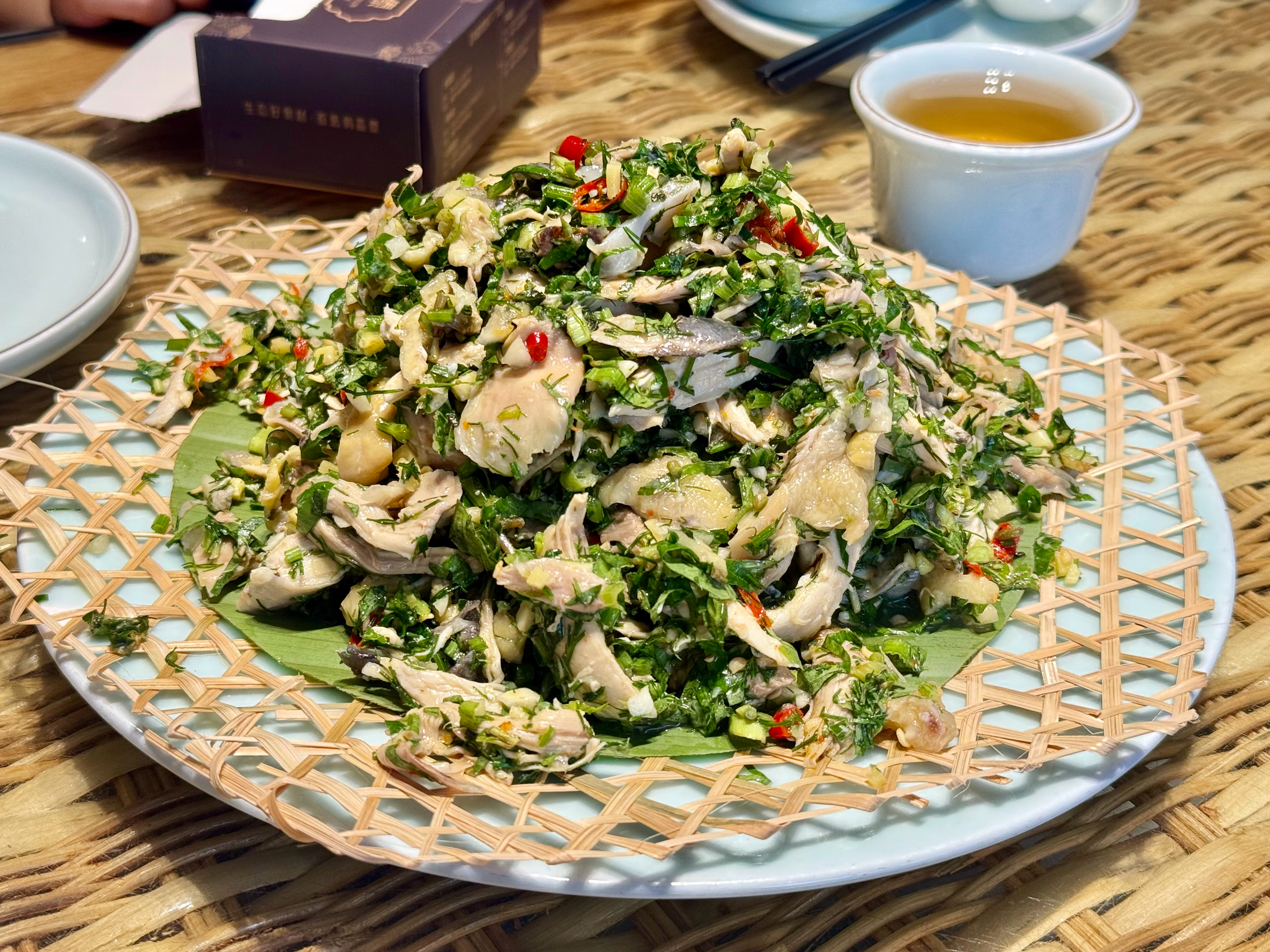 农贸市场的玉米汁，还是那么舒服醇厚的味道，小锅米线也依然那么多人等位没错，我又到