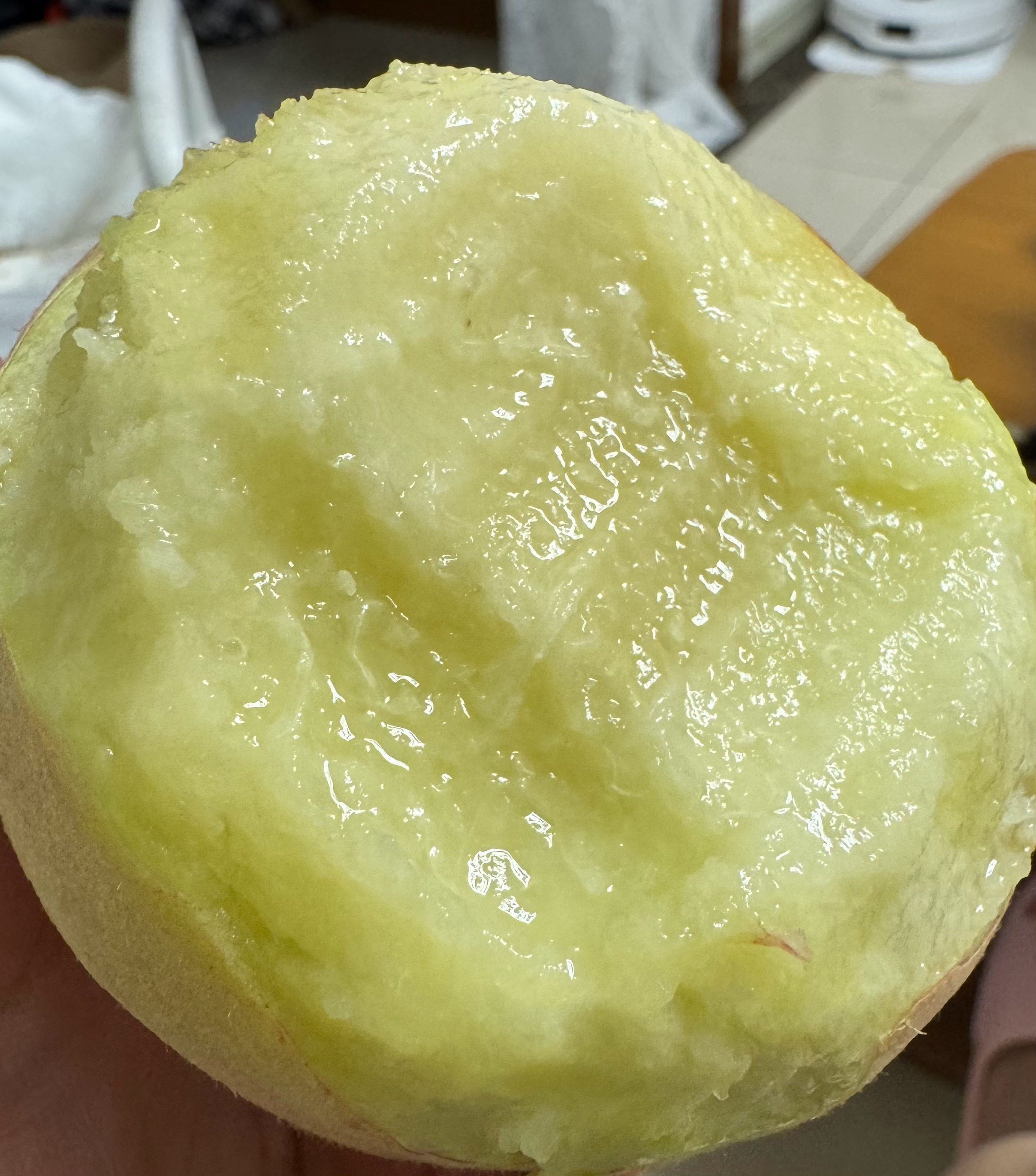 边吃边滴水 龙泉水蜜桃嘎嘎好吃 ​​​