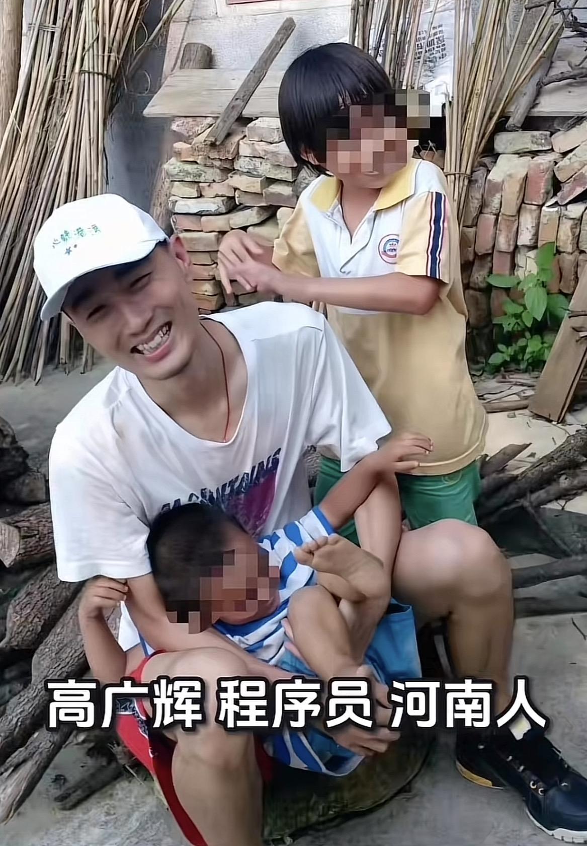 32岁程序员周末加班猝死
原来生活细节早已暗示了他的结局
死前一周
他最早到家时