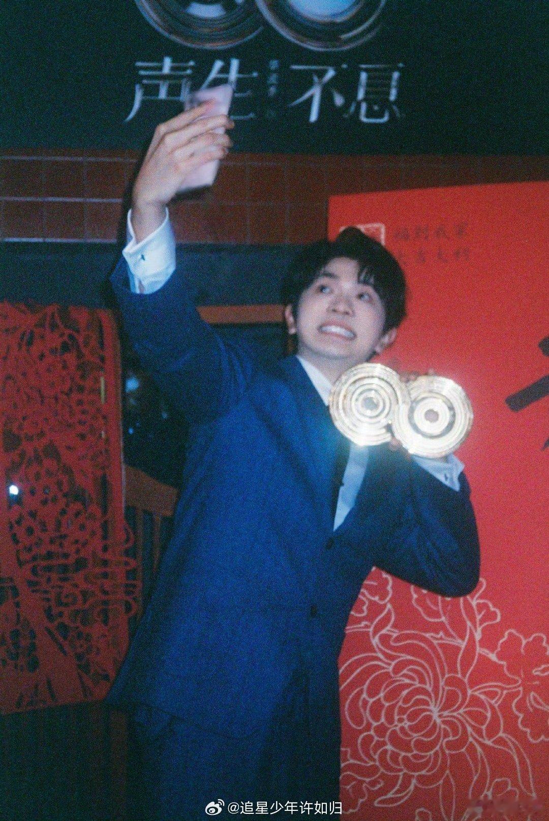 颜人中告别声生不息发了11个舍不得 收官时才发现，这个总听不清规则却永远笑眼弯弯