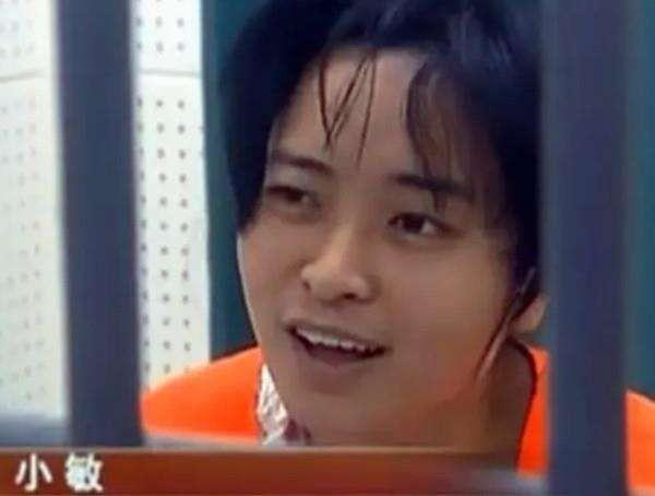 “嘻嘻，你看她好肥啊！”亲生女儿杀死母亲，在指认犯罪现场时，笑嘻嘻地对警察说出残