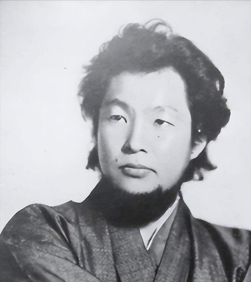 屠杀三百多中国人的罪犯，因一碗鱼丸露出马脚，最终被押解回国接受枪决的下场如何？
